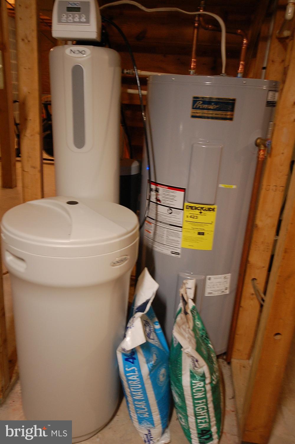 WHISPERING FALLS - Residential