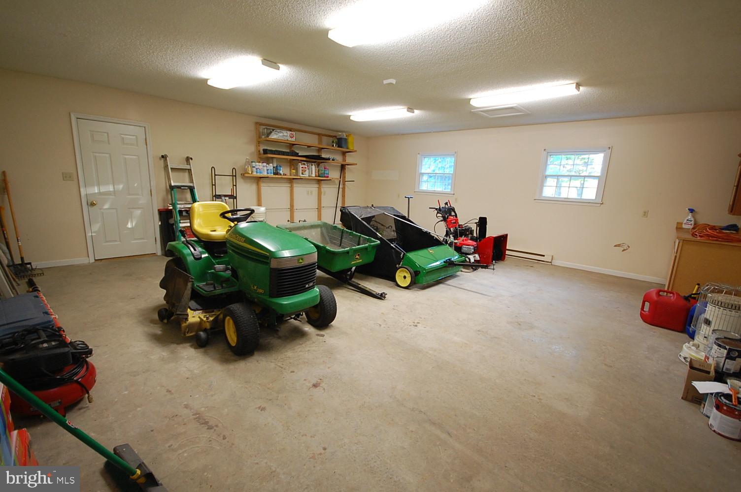 WHISPERING FALLS - Residential