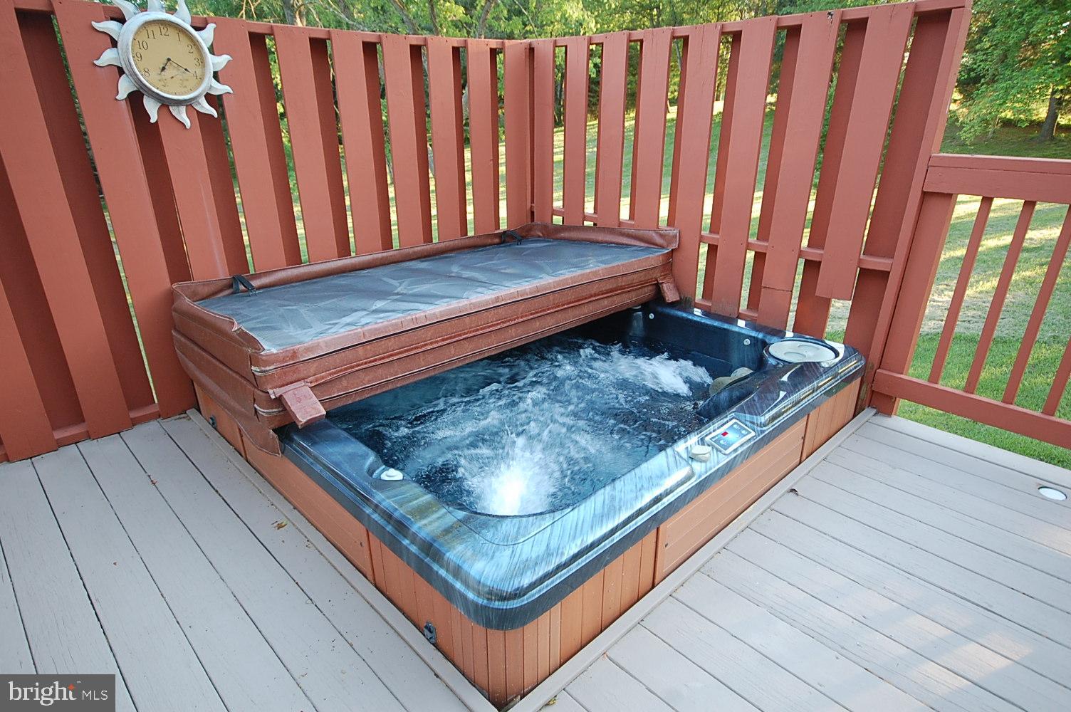 WHISPERING FALLS - Residential