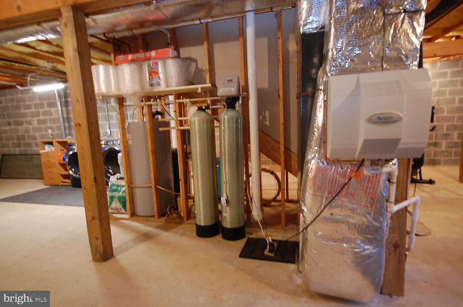 WHISPERING FALLS - Residential