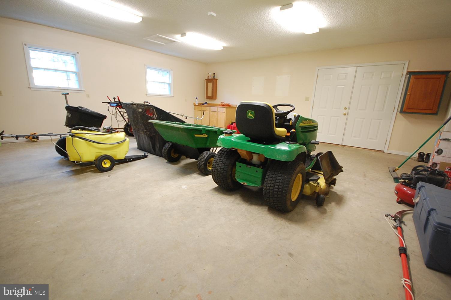 WHISPERING FALLS - Residential