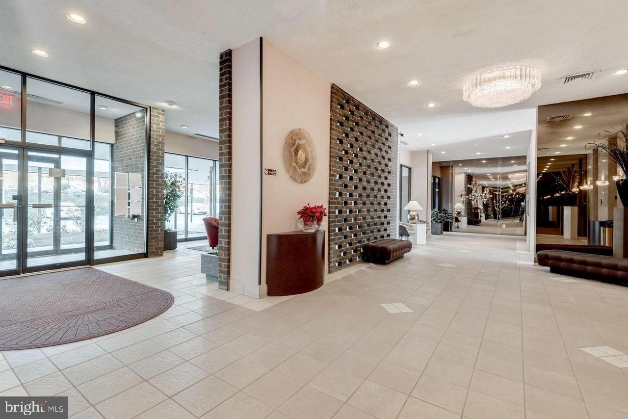 250 S REYNOLDS STREET 206