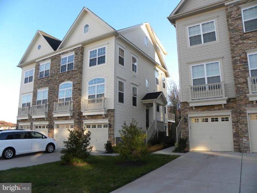 EOG townhome rental with backyard, 2 car garage, Master bedroom with master bathroom large walk in closet.  Open kitchen family room with room for table with deck off back and view of woods and yard.