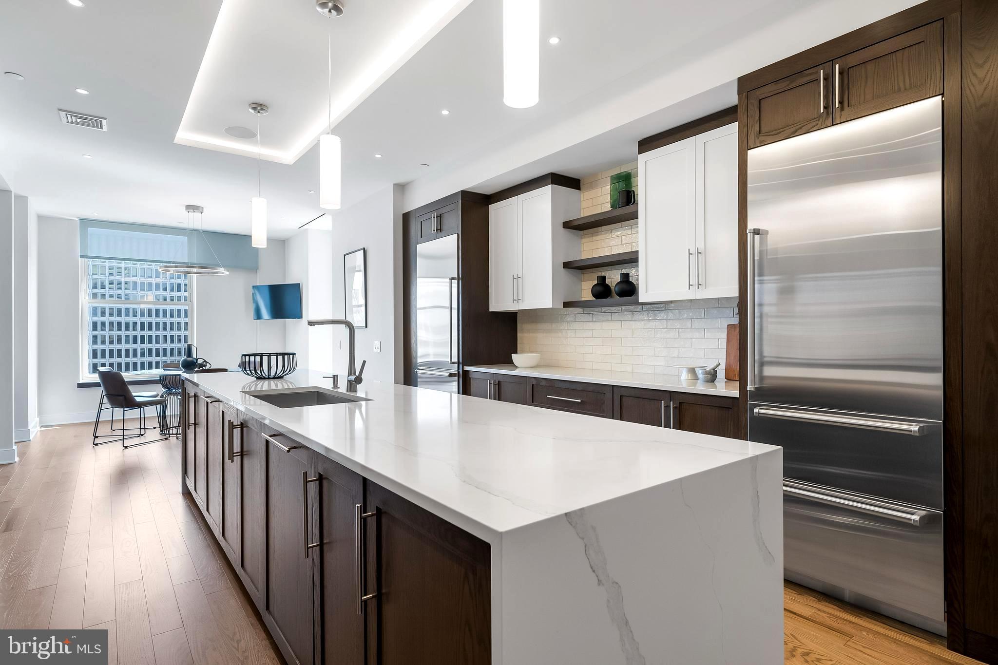 LOGAN SQUARE - Residential