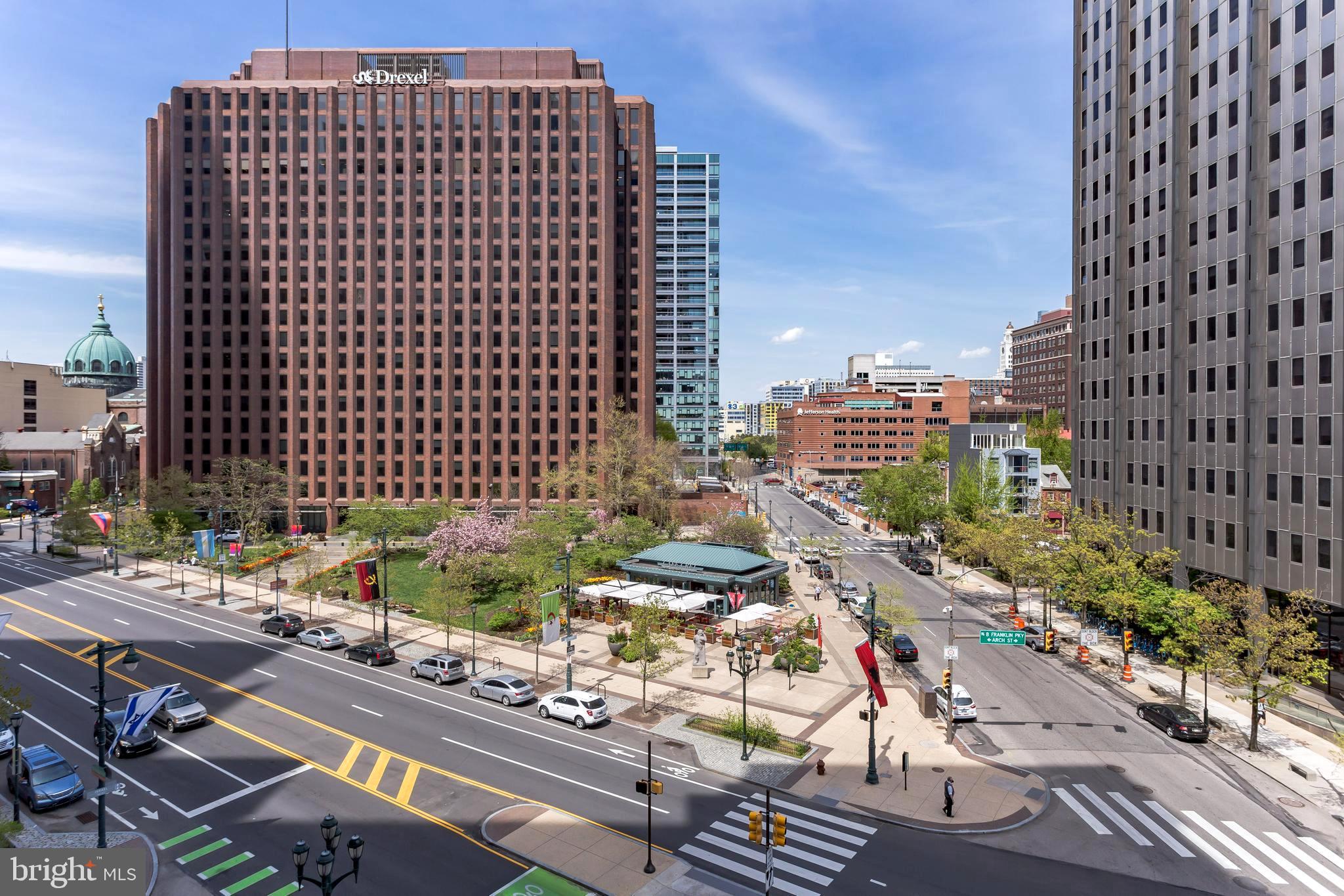 LOGAN SQUARE - Residential