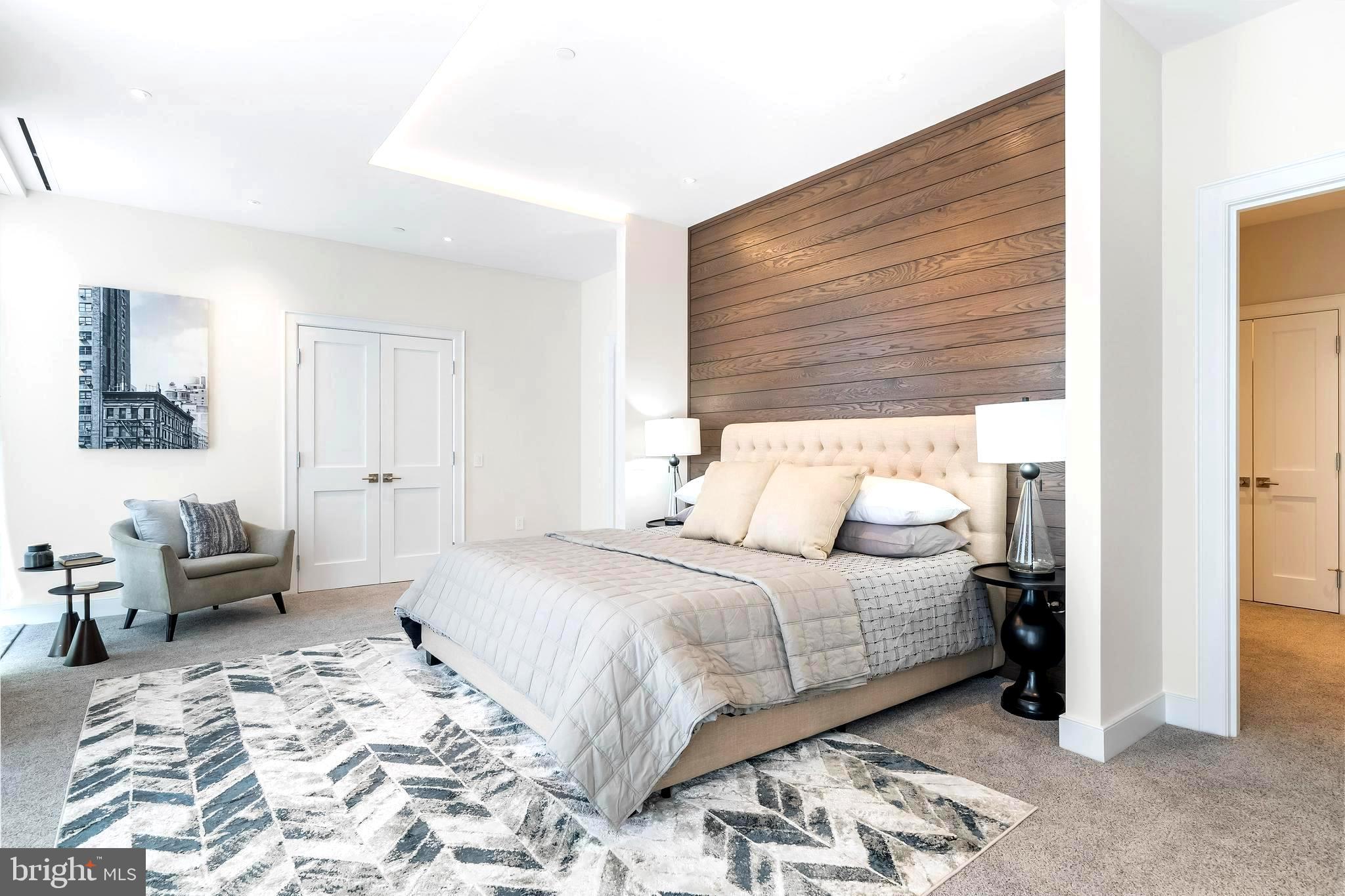LOGAN SQUARE - Residential