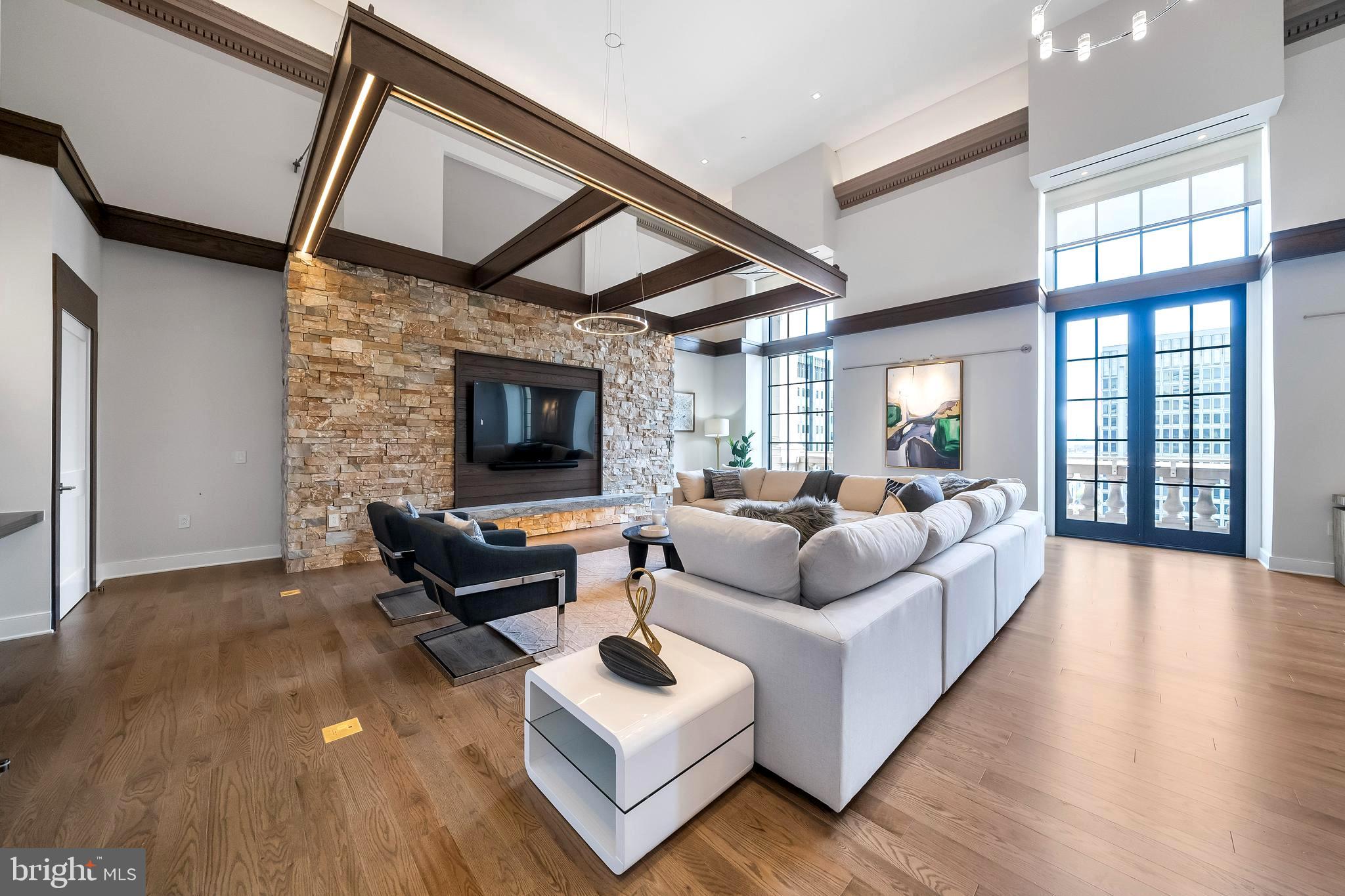 LOGAN SQUARE - Residential