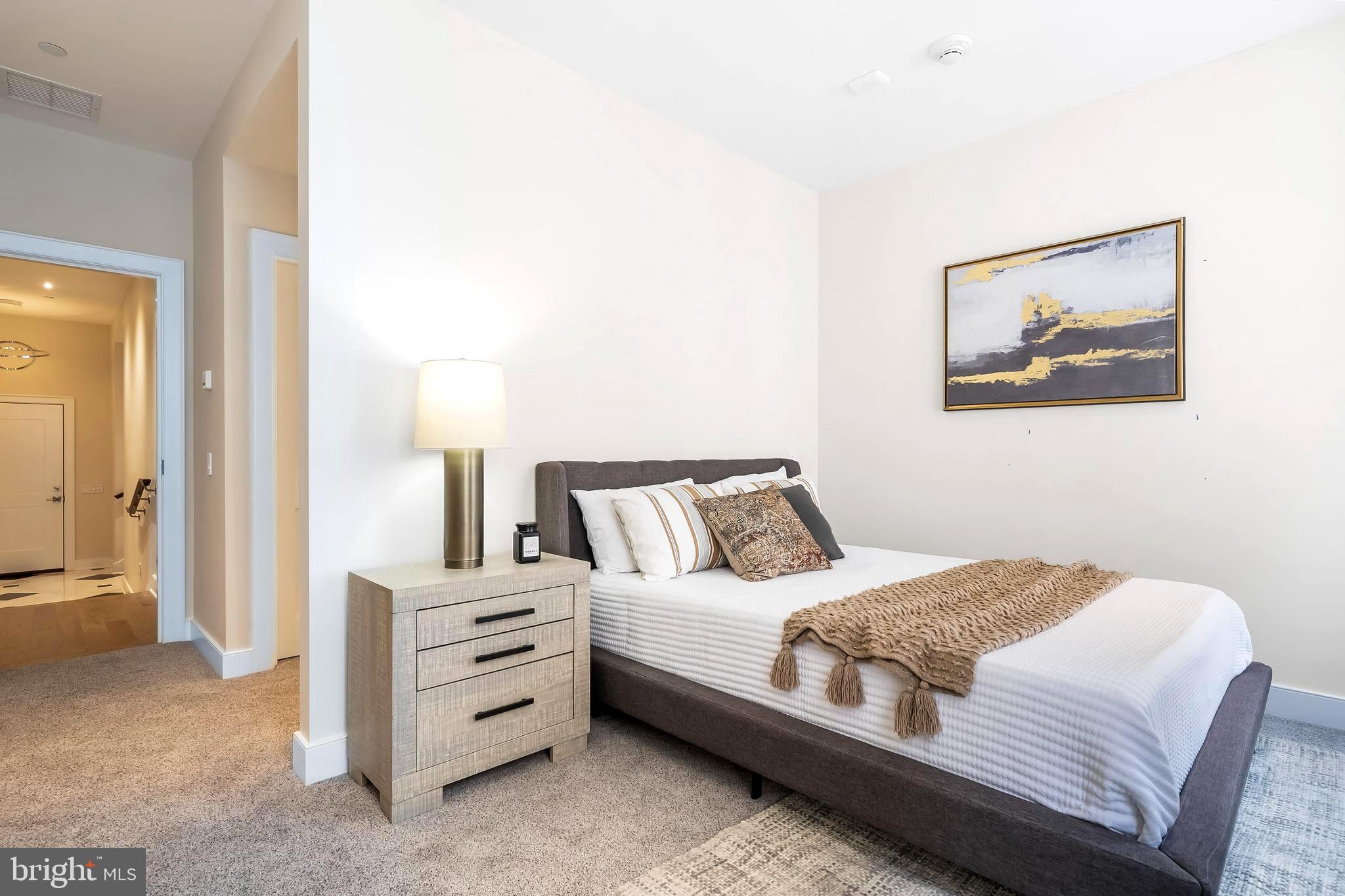 LOGAN SQUARE - Residential