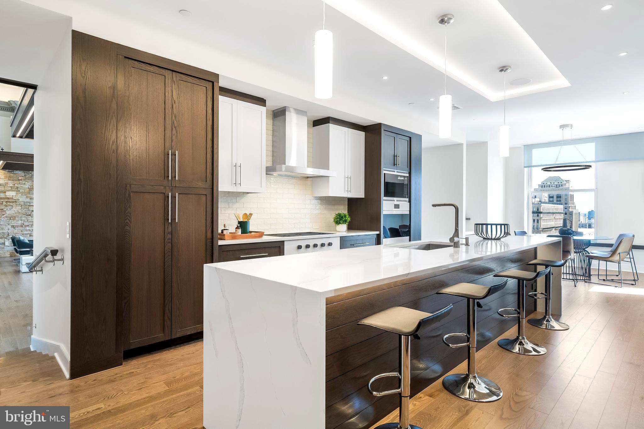 LOGAN SQUARE - Residential
