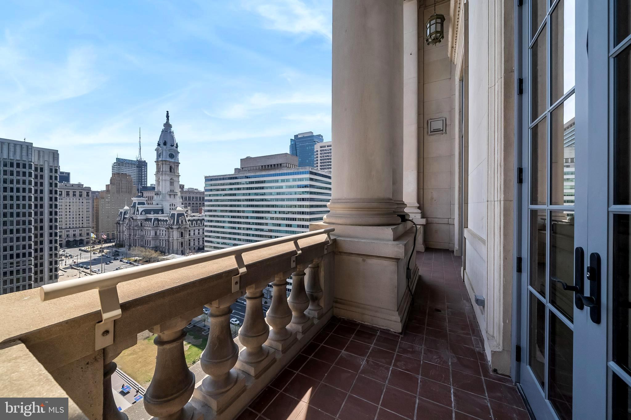 LOGAN SQUARE - Residential