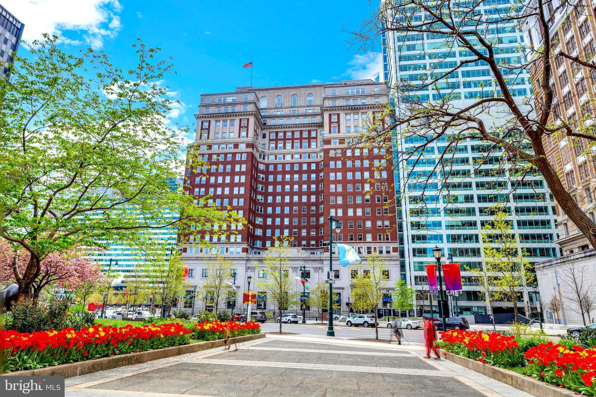 LOGAN SQUARE - Residential
