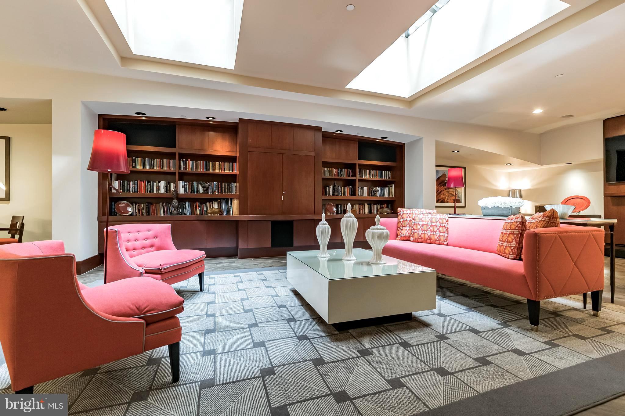 LOGAN SQUARE - Residential