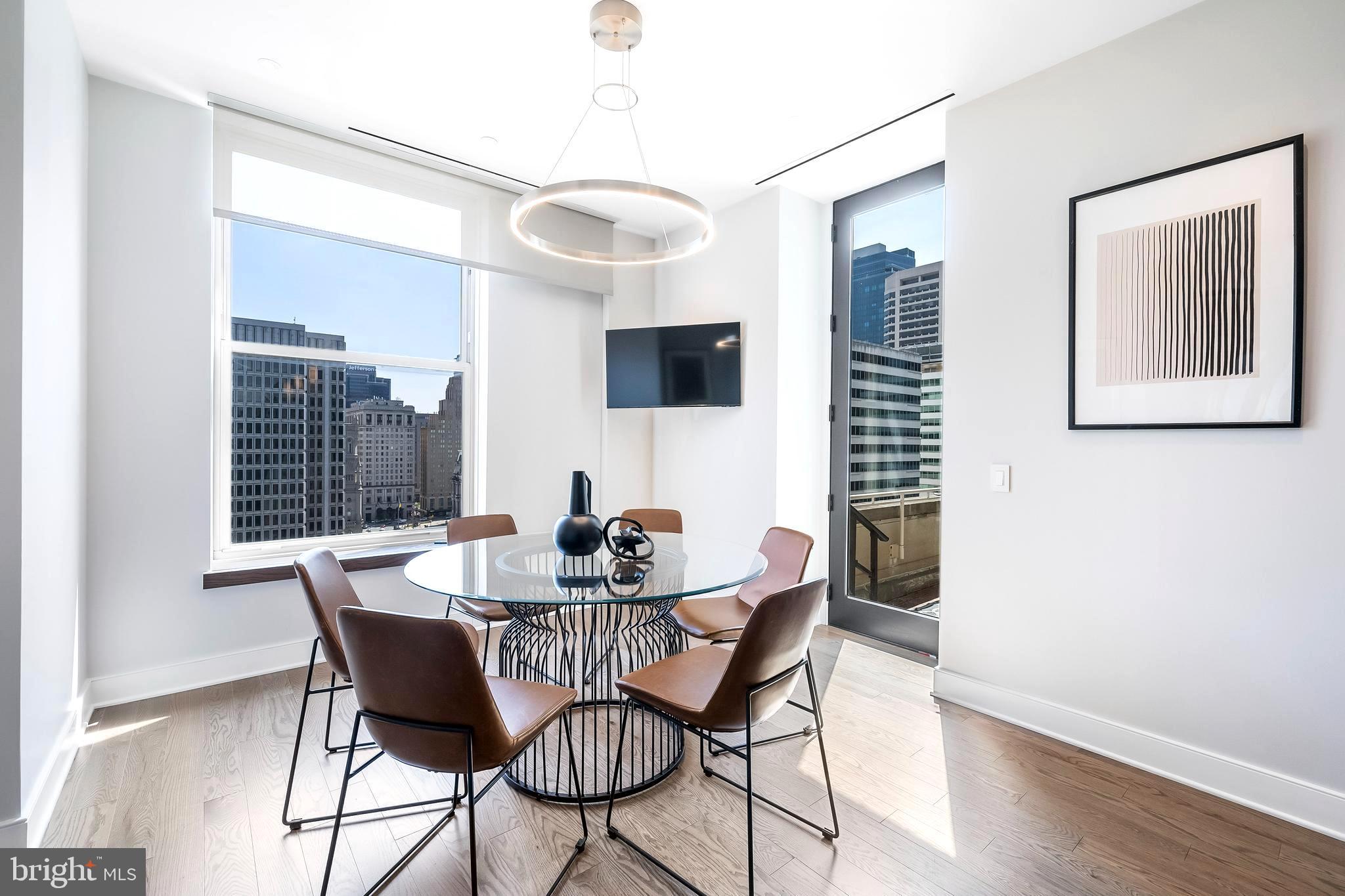 LOGAN SQUARE - Residential