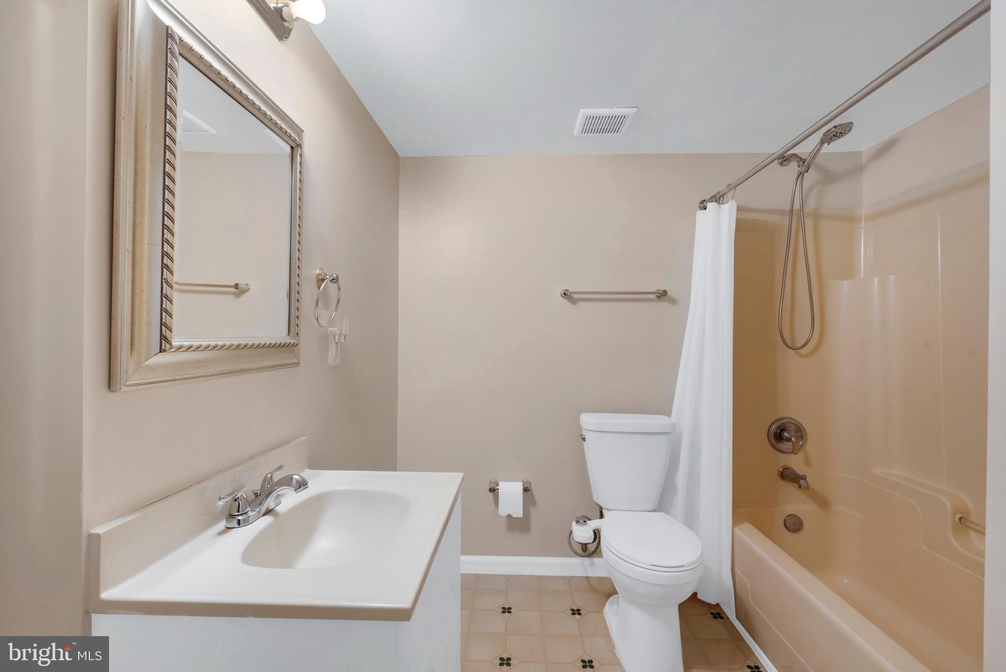 ASHBURN FARM - Residential Lease