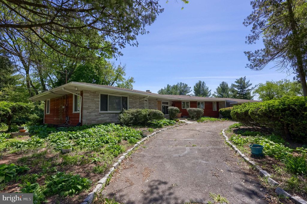 Photo of 10 Ridge Road, LITITZ, PA 17543 (MLS # PALA2069076)