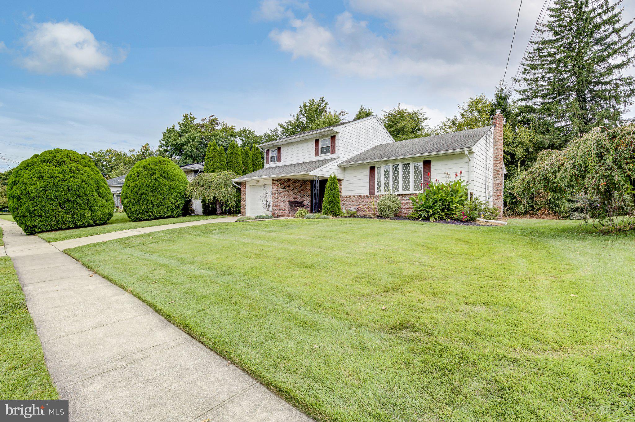 10 PASADENA DRIVE