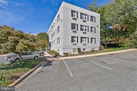 Photo of 2030 N Vermont Street #303, ARLINGTON, VA 22207 (MLS # VAAR2080872)