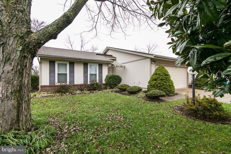 Move Right In! Extra Clean & Well Maintained Rambler**Large Kitchen w/New Granite Counters & Flooring*Stainless French Door Refrigerator, Elec Range & Hood New in 2015*Other Recent Updates: Furnace & A/C w/Heat Pump, Water Heater, Double Pane Windows, & Bathroom Flooring*Extensive Landscaping*Fully Fenced Backyard*Patio & Deck w/Retractable Awning*2 Car Garage*No HOA*Separate Laundry Room*