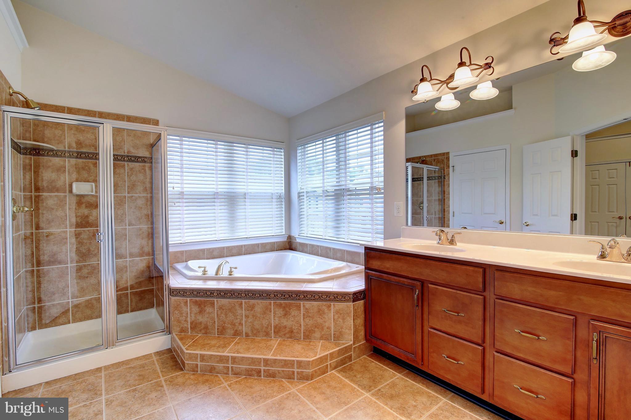 BELMONT COUNTRY CLUB - Residential Lease