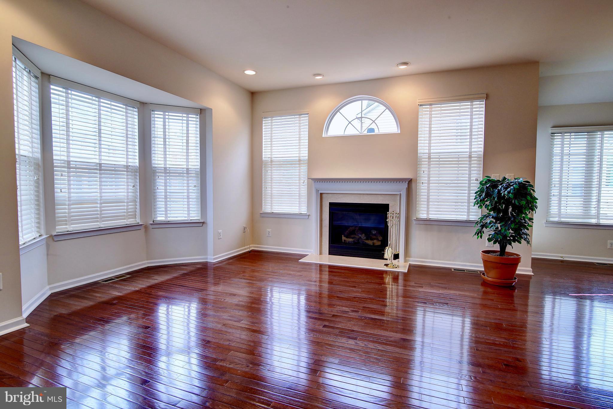 BELMONT COUNTRY CLUB - Residential Lease