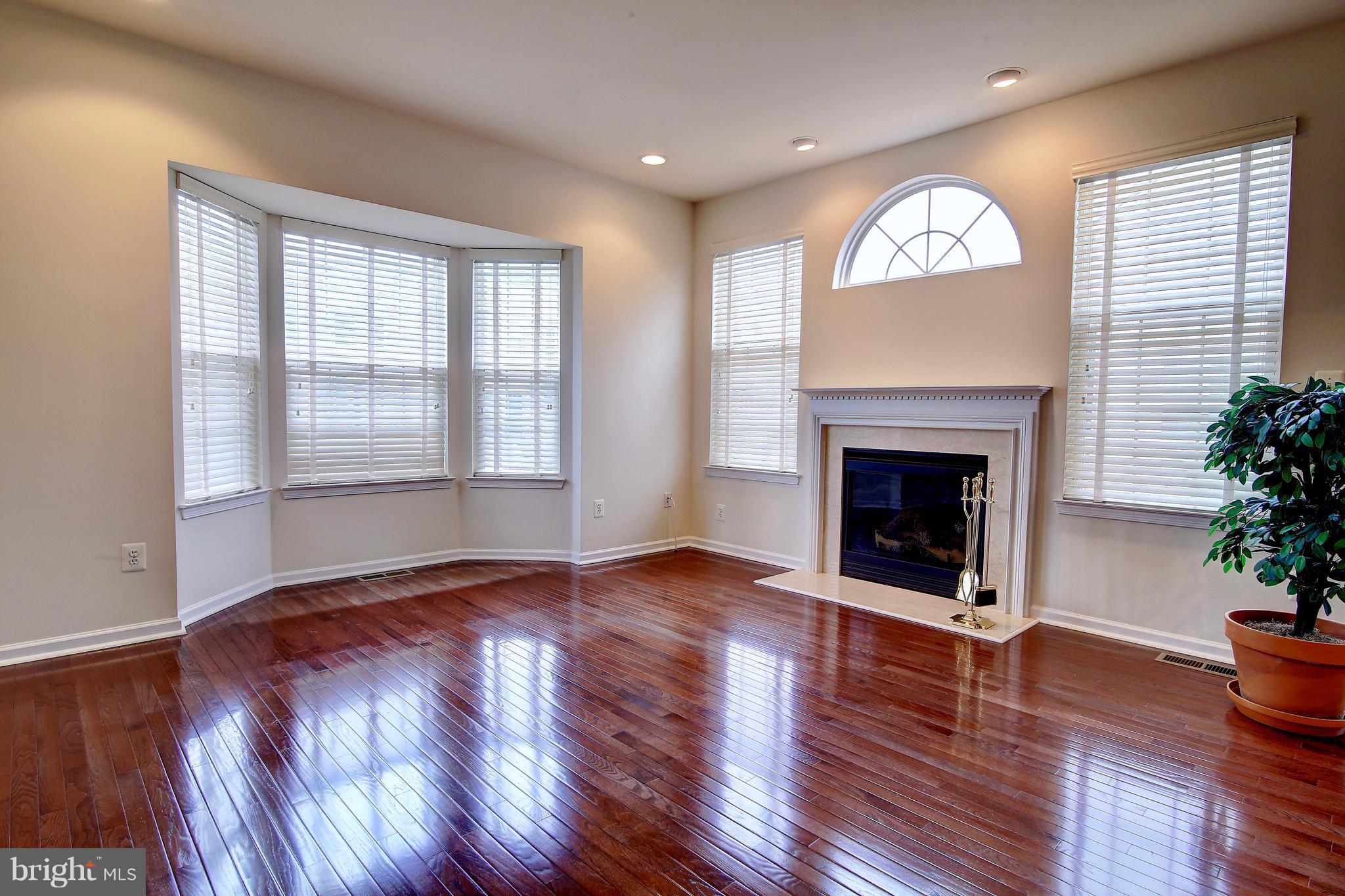 BELMONT COUNTRY CLUB - Residential Lease