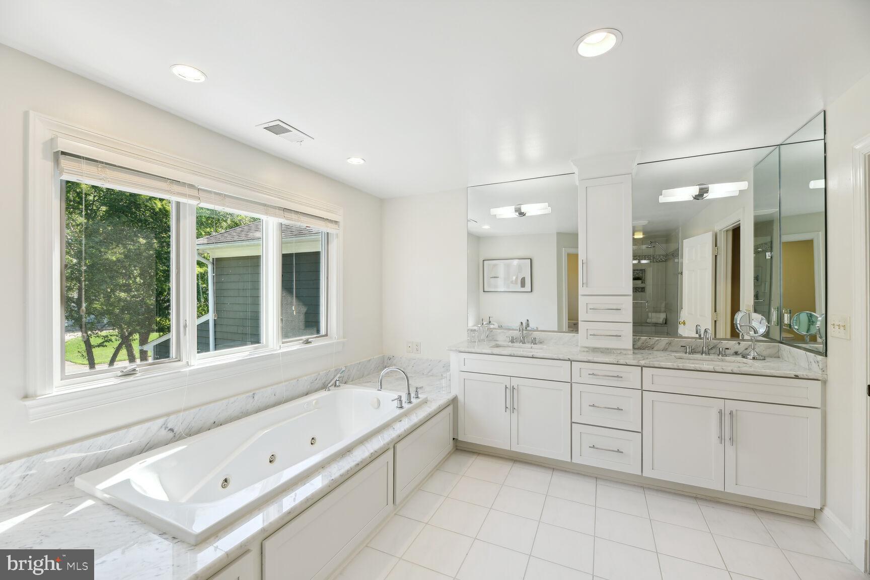 KENWOOD PARK - Residential