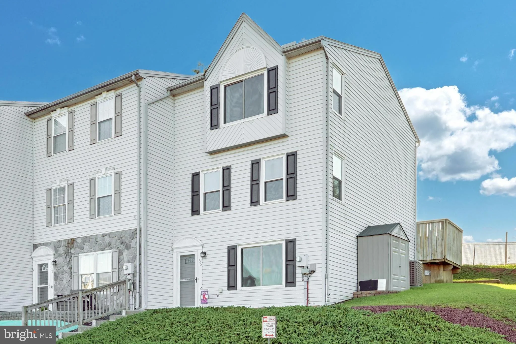 35 Privet Drive, Etters, PA 17319
