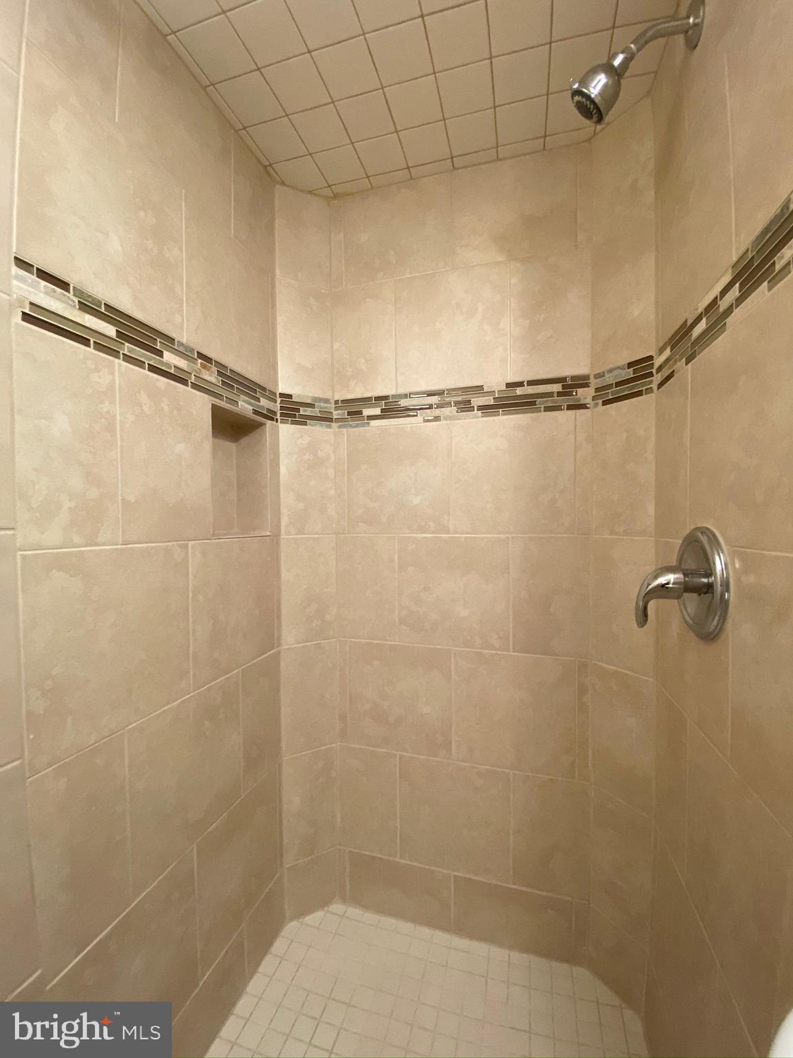 AFTON GLEN - Residential Lease