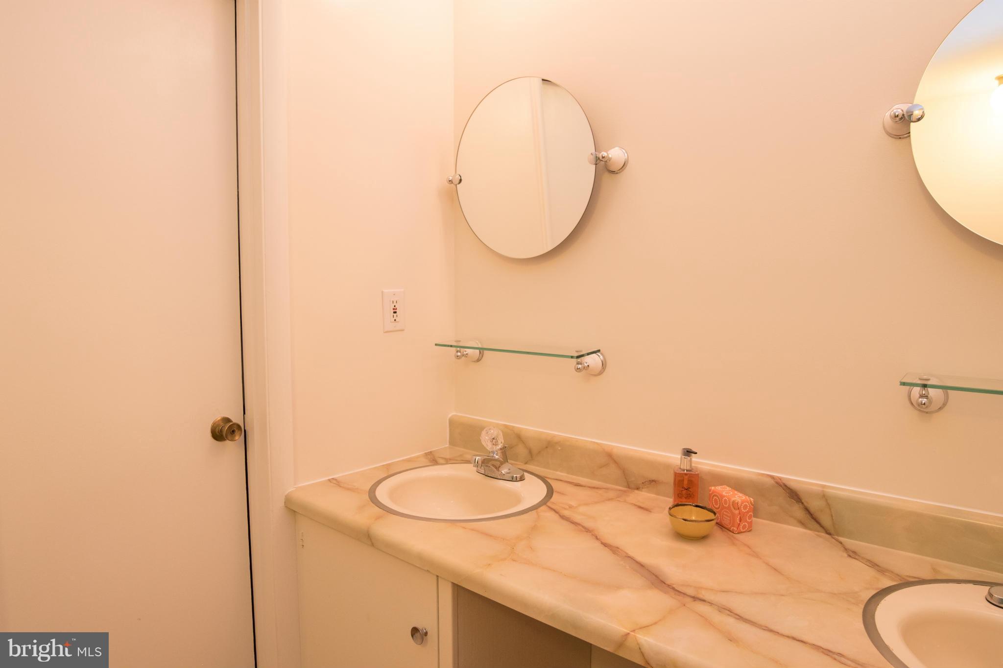 HOLLIN HILLS - Residential