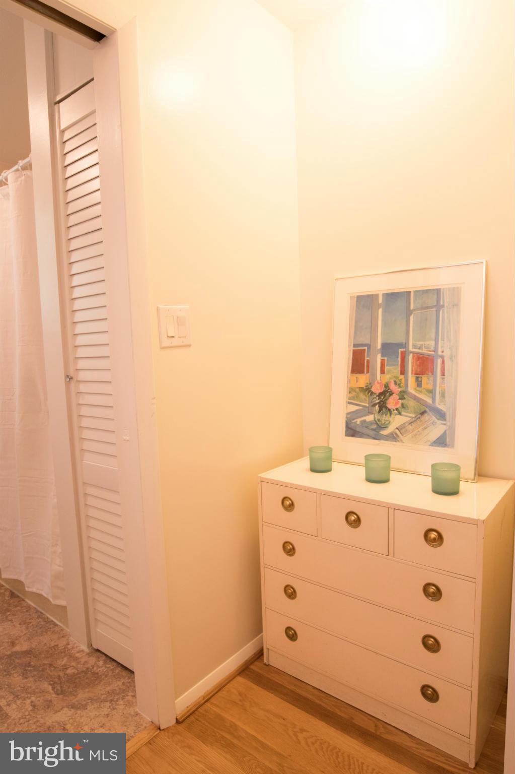 HOLLIN HILLS - Residential