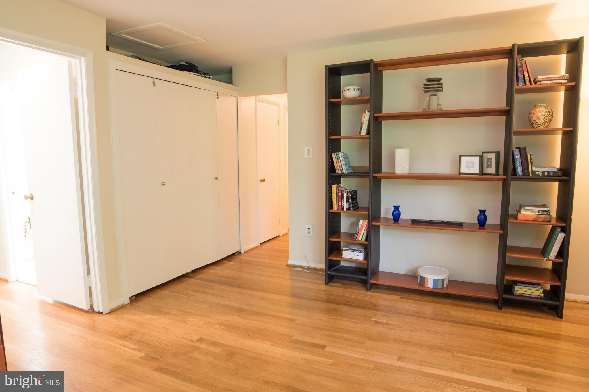 HOLLIN HILLS - Residential