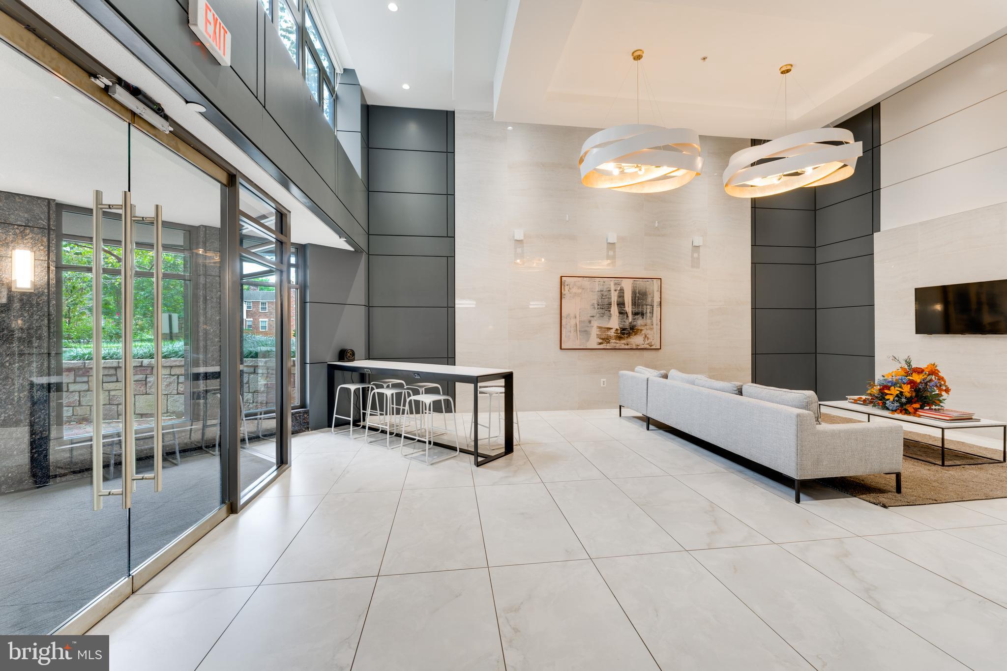 CRESCENT PLAZA - Residential Lease