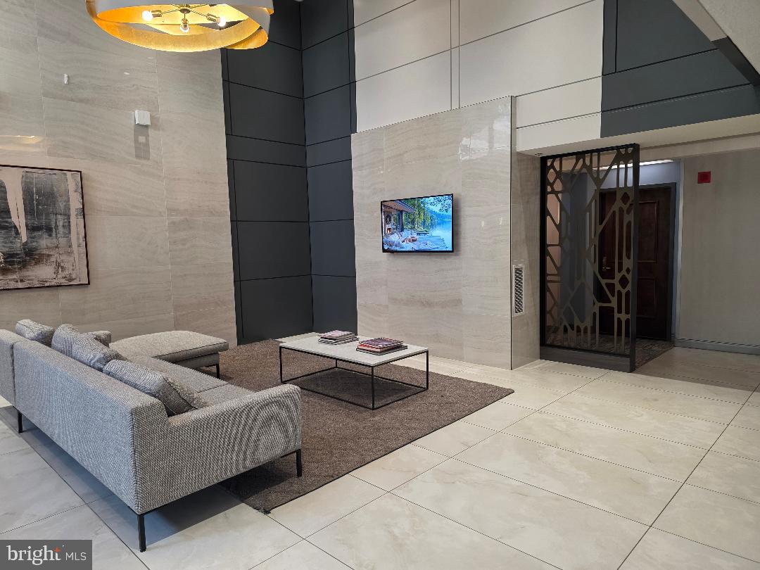 CRESCENT PLAZA - Residential Lease