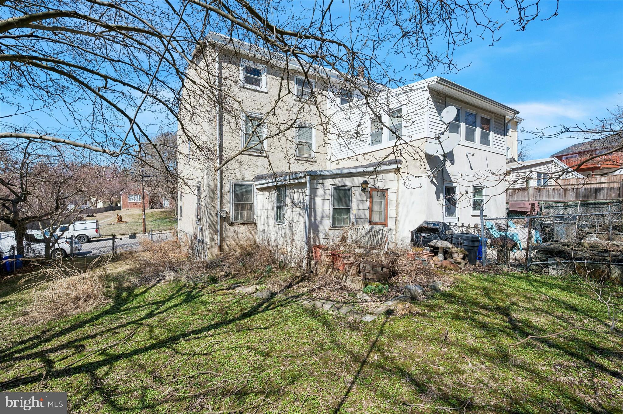 ROXBOROUGH - Residential