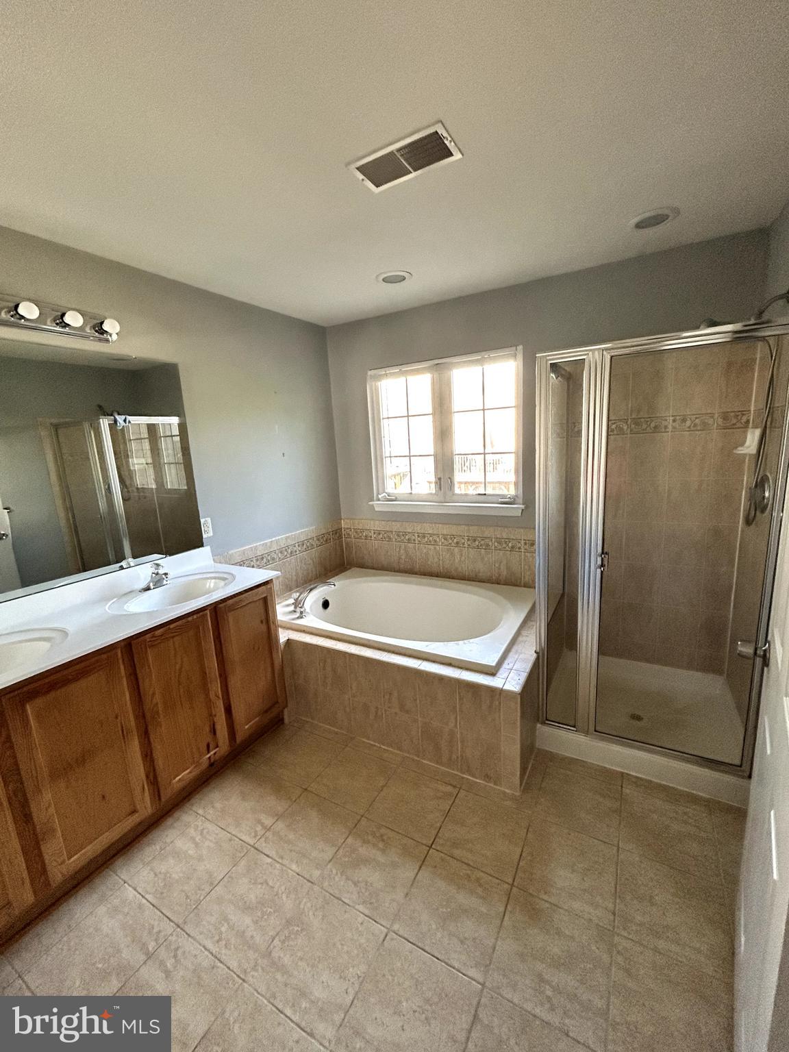 LANDOVER MEWS-PLAT FIVE> - Residential