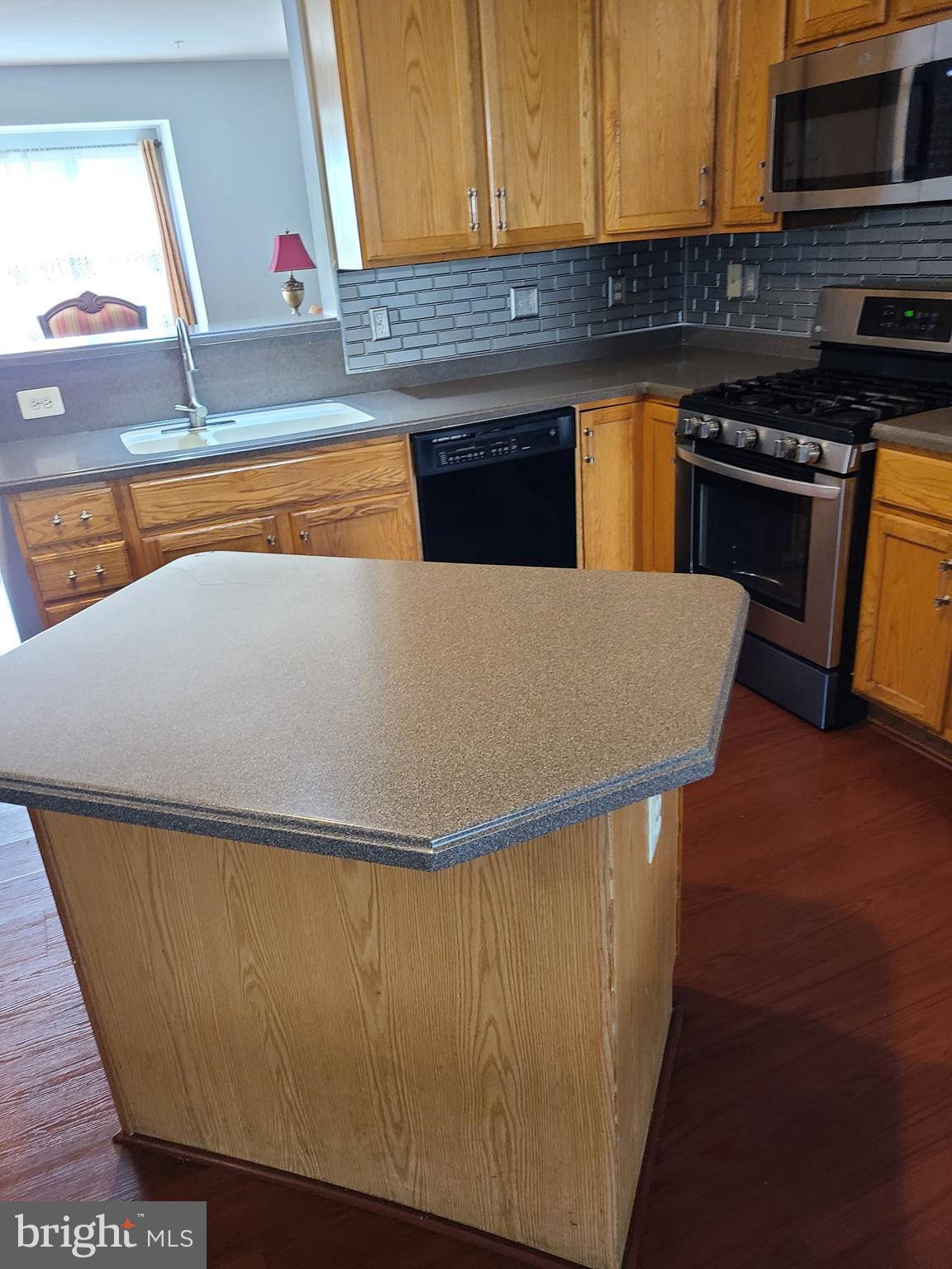 LANDOVER MEWS-PLAT FIVE> - Residential