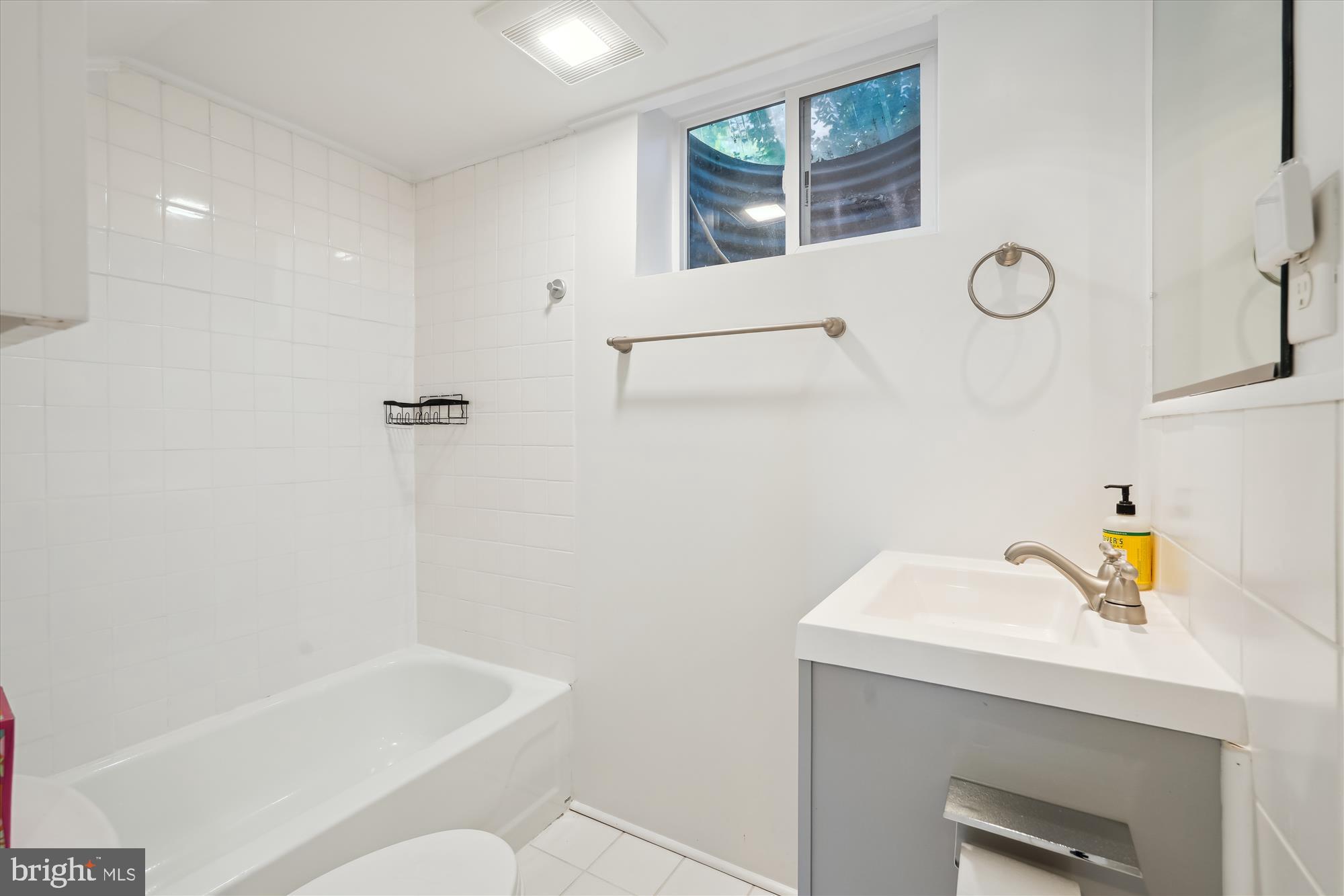 ROCK CREEK PALISADES - Residential Lease