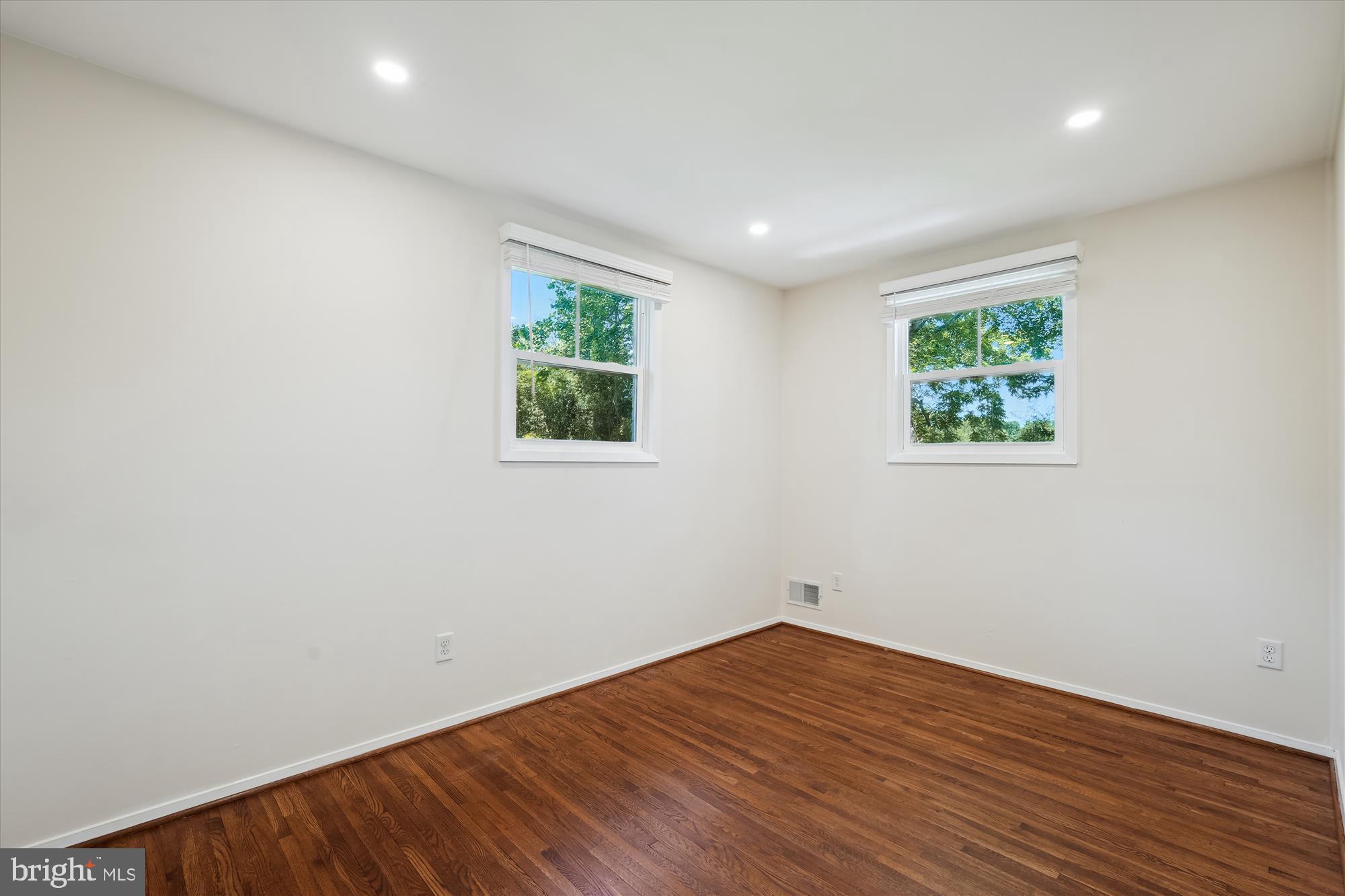 ROCK CREEK PALISADES - Residential Lease