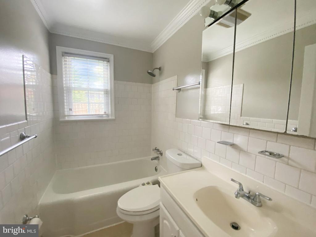 WHEATON  HILLS - Residential