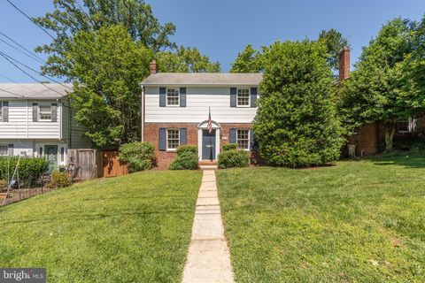 Photo of 5312 Baltimore Avenue, CHEVY CHASE, MD 20815 (MLS # MDMC2183208)