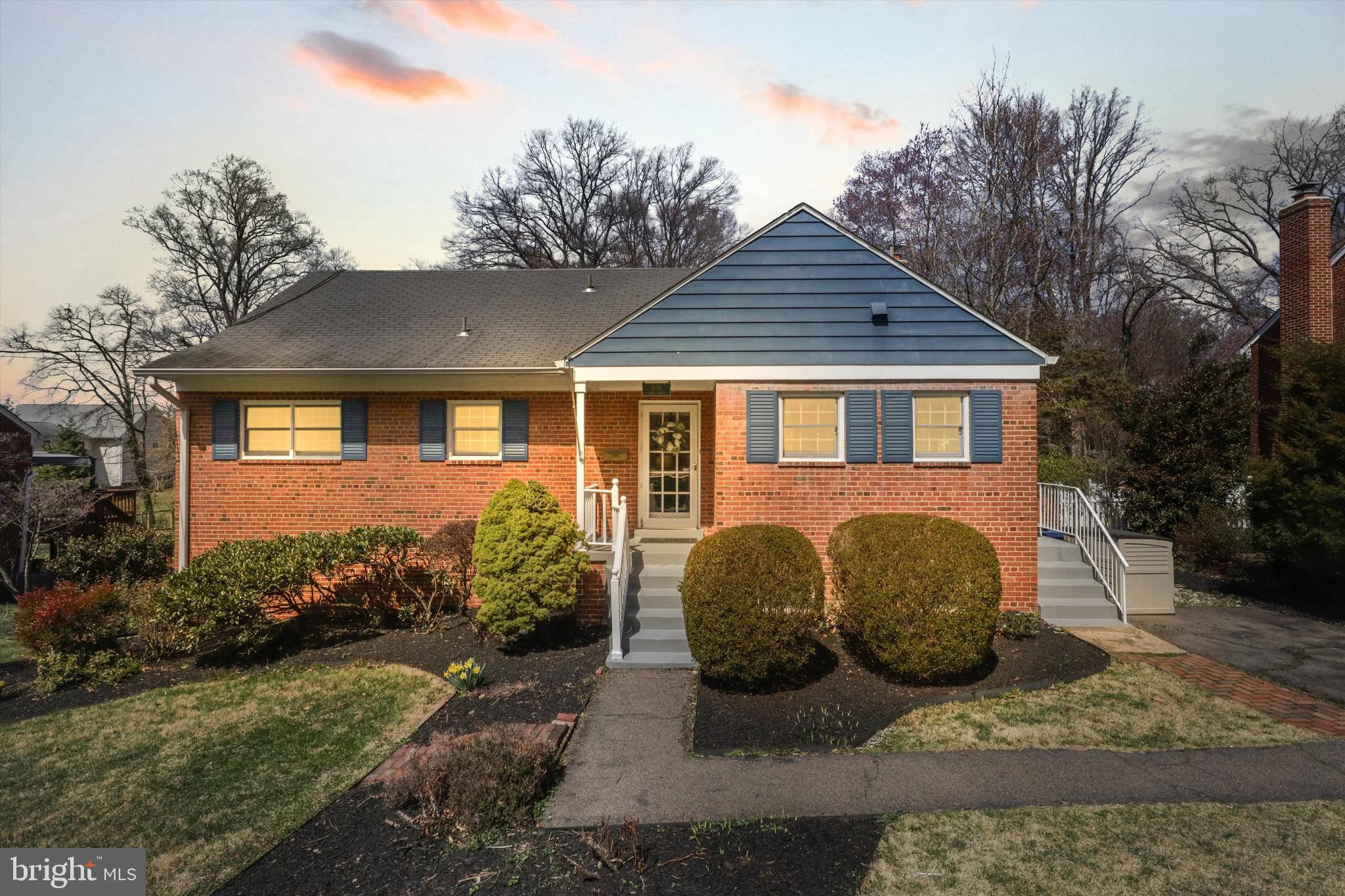 SLEEPY HOLLOW MANOR - Residential