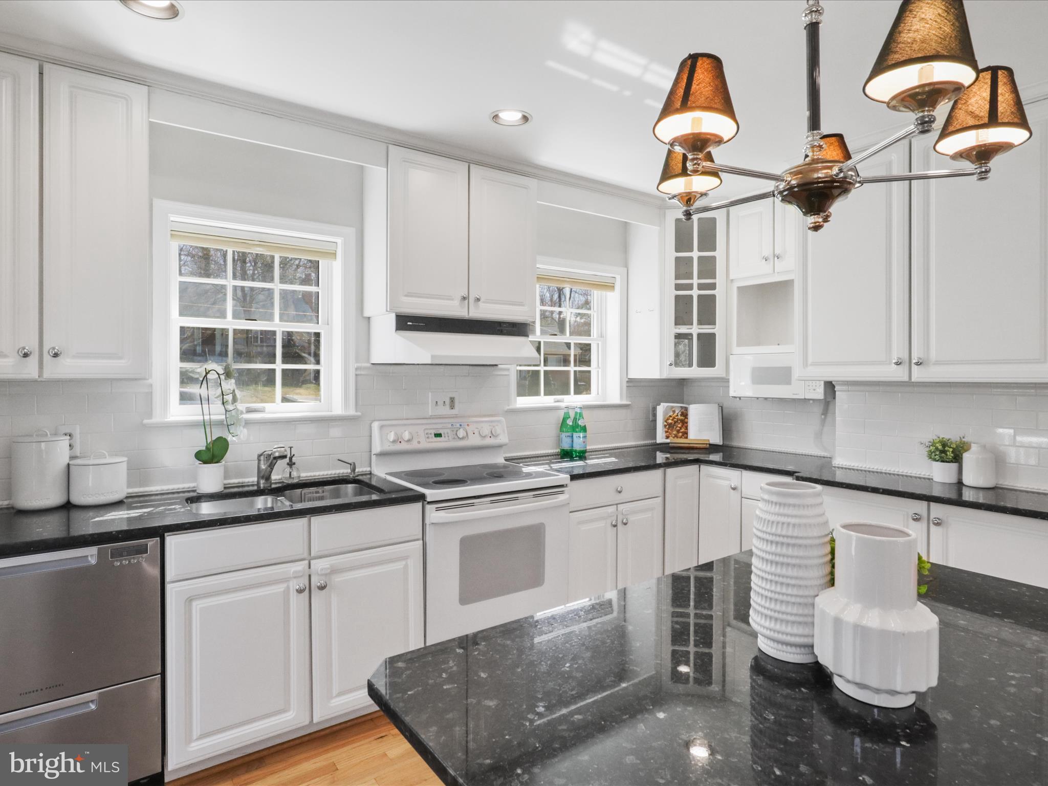 SLEEPY HOLLOW MANOR - Residential