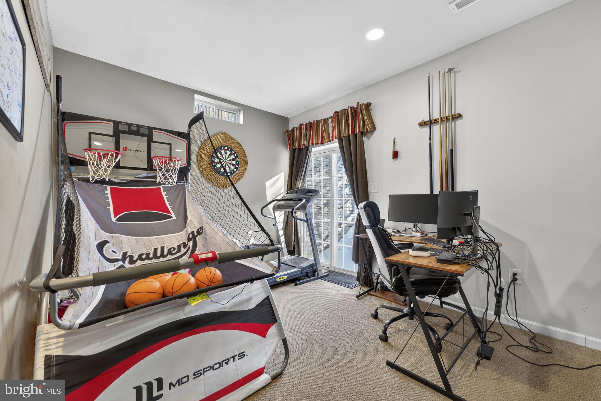 WAKELAND MANOR - Residential