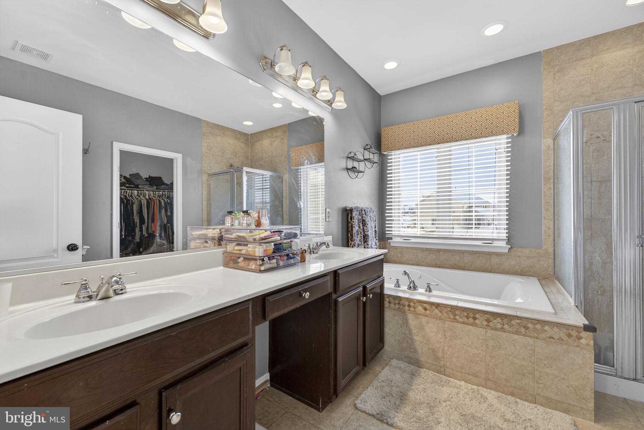 WAKELAND MANOR - Residential