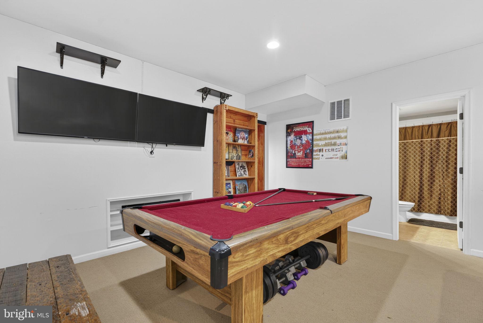 WAKELAND MANOR - Residential