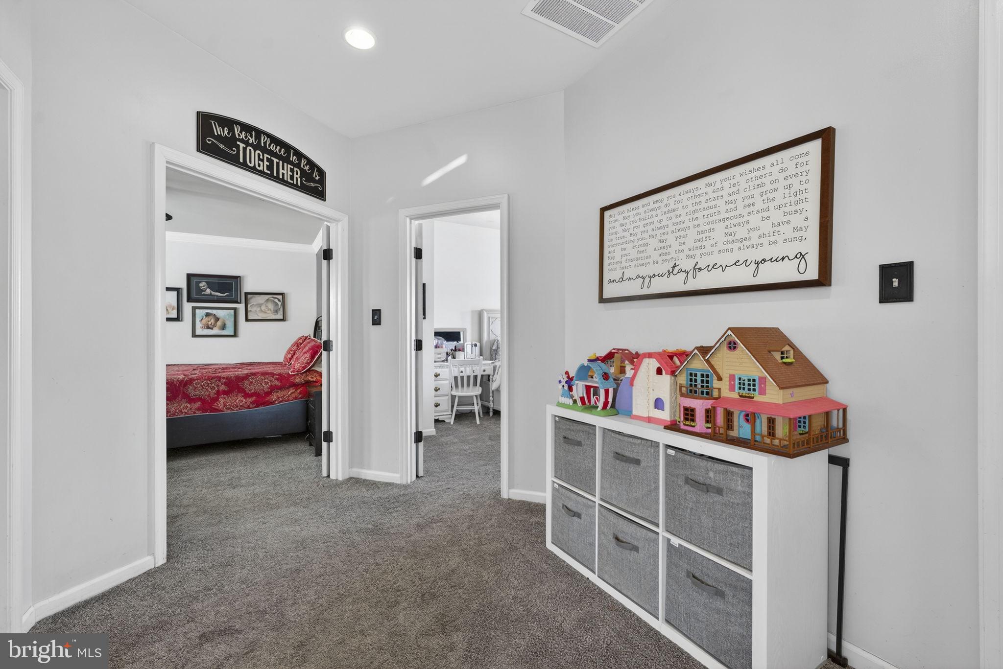 WAKELAND MANOR - Residential