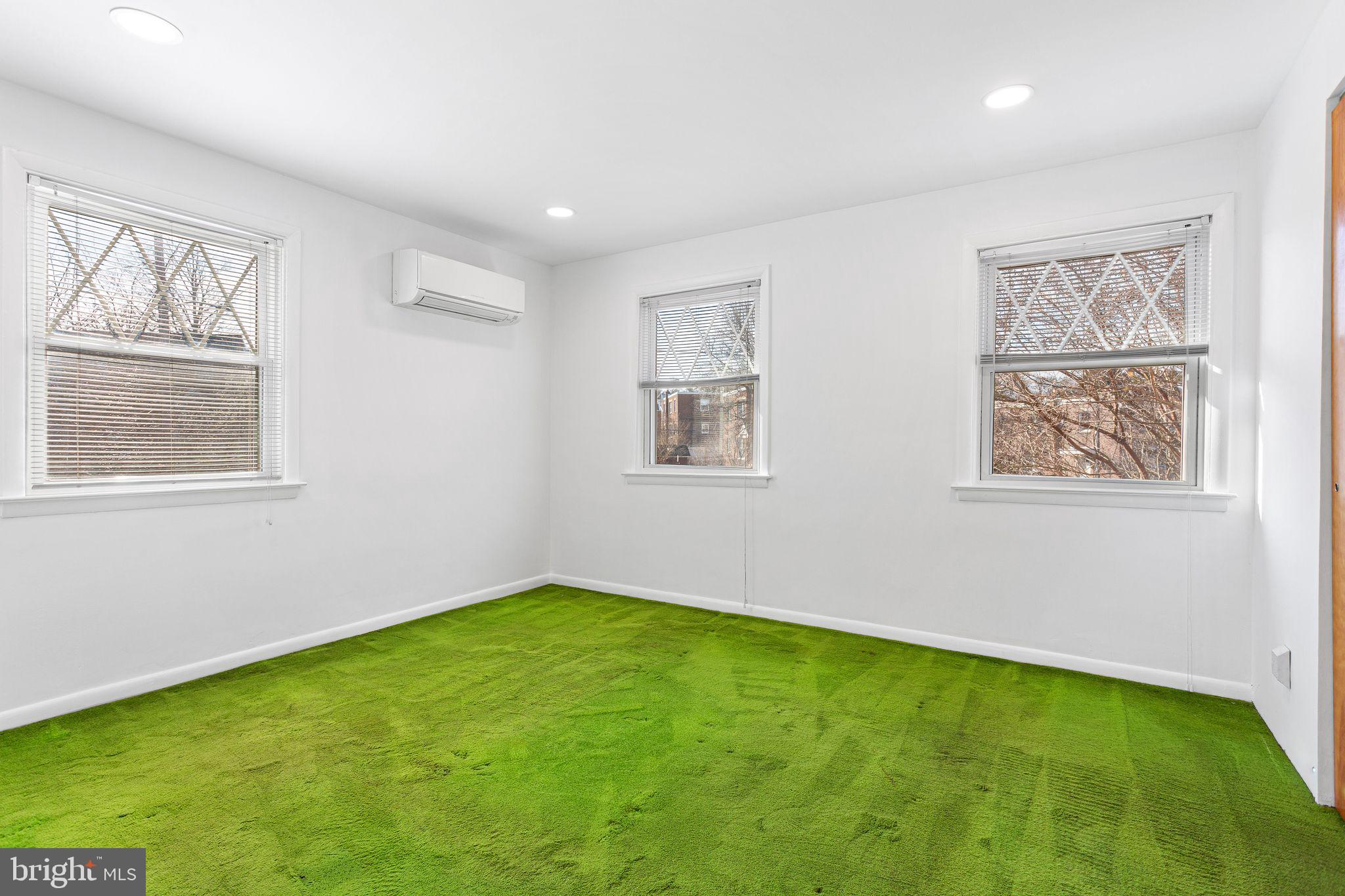 ROXBOROUGH - Residential