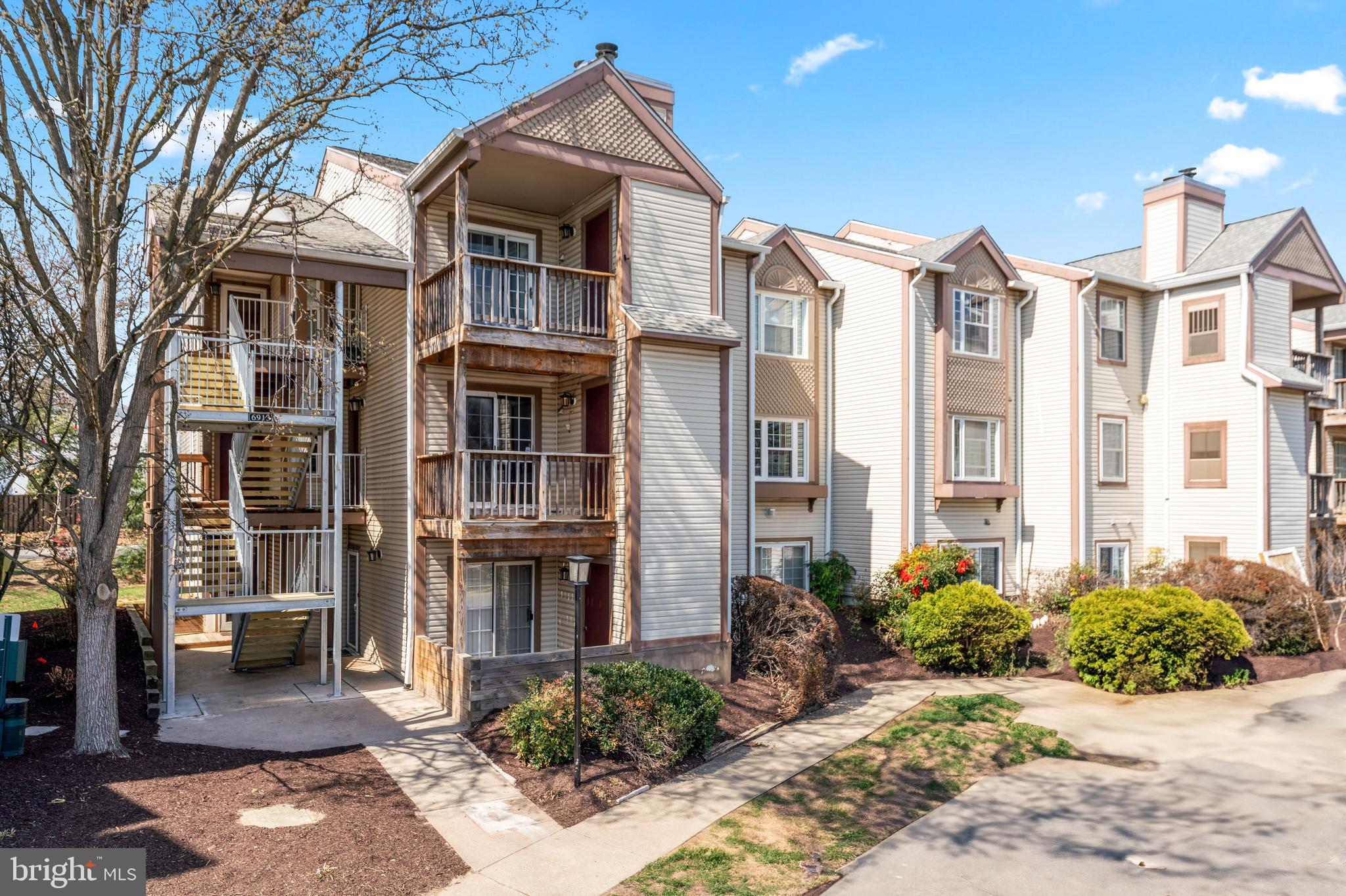 SURREY AT MANCHESTER LAKES - Residential Lease