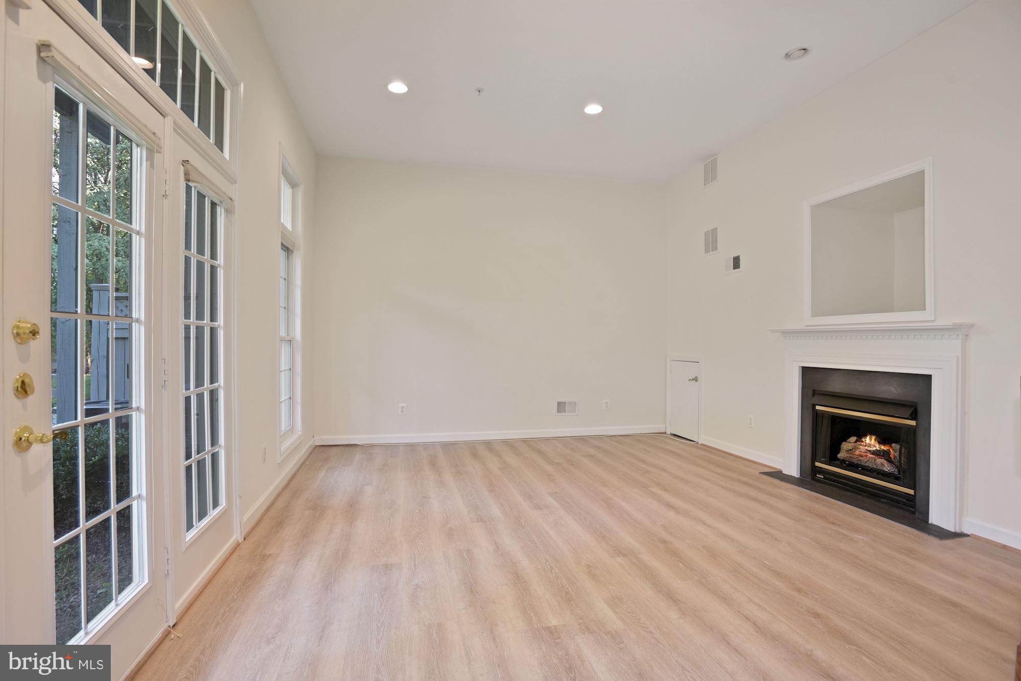 TYSONS VILLAGE - Residential Lease