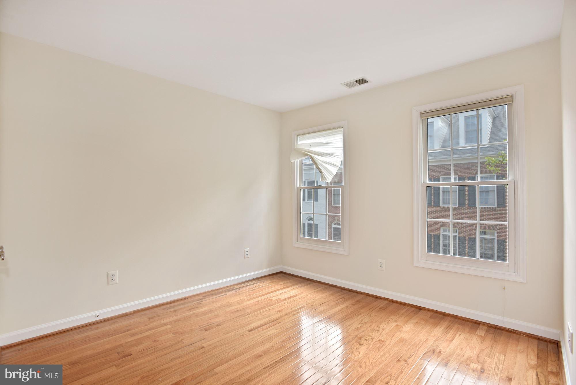 TYSONS VILLAGE - Residential Lease